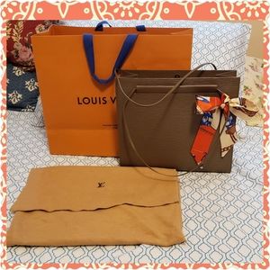 🌸SOLD🌸Louis Vuitton Saint Tropez Gray Epi bag